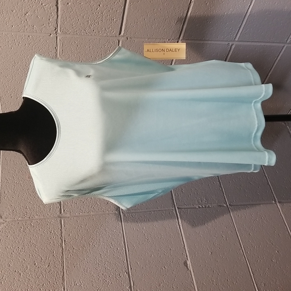 Stretchy sleeveless top